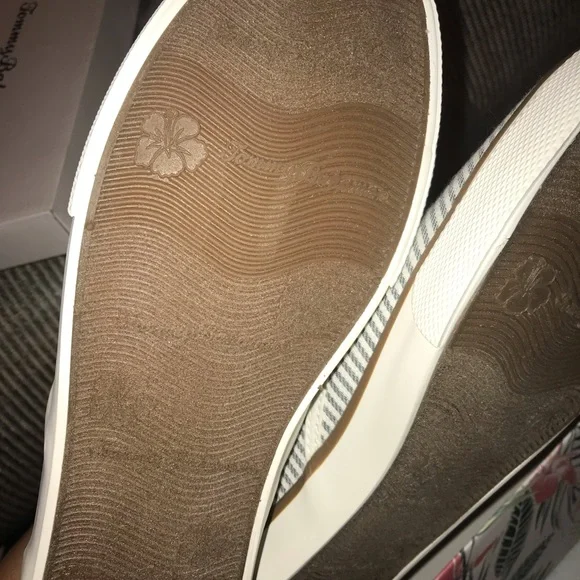 Tommy Bahama Striped Sailor Slip On Sneakers NIB - Picture 9 of 9